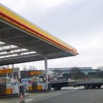 Ducha camper y camioneros en gasolinera Shell