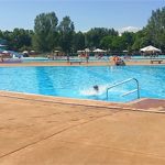 Ducha en piscina municipal de Logroño