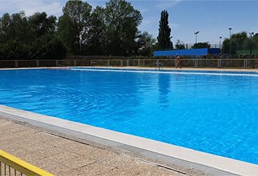Ducha en piscina municipal Palencia